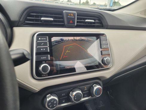 Used 2021 Nissan Versa SV FWD image 19