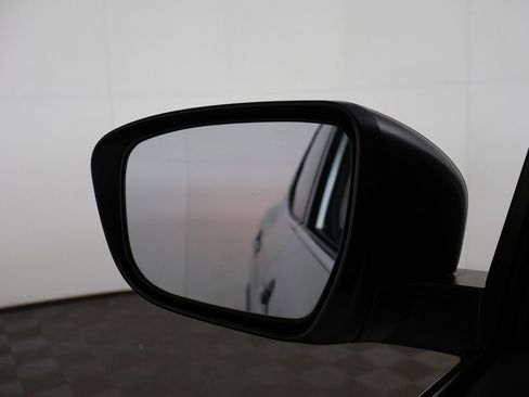 Used 2020 Nissan Rogue Sport S image 32