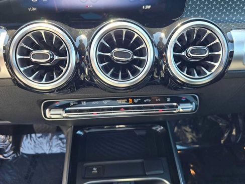 Used 2024 Mercedes-Benz EQB 250+ image 28