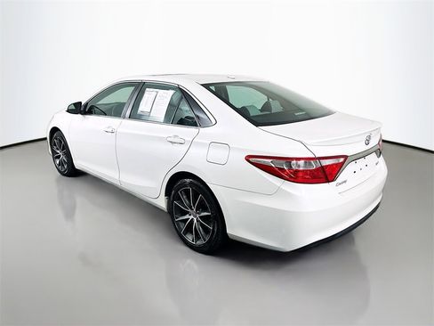 Used 2015 Toyota Camry image 5