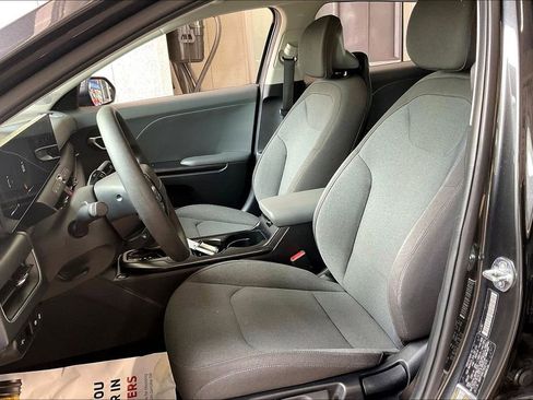 Used 2025 Kia K4 FWD image 3