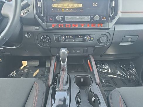 Used 2025 Nissan Frontier PRO-4X AWD/4WD image 3