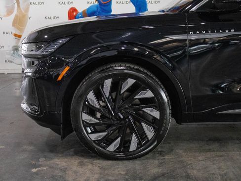 Used 2024 Lincoln Nautilus Black Label w/ Jet Appearance Package (87T) image 17