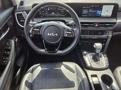 Used 2024 Kia Seltos SX w/ SX Sunroof Package AWD/4WD image 12