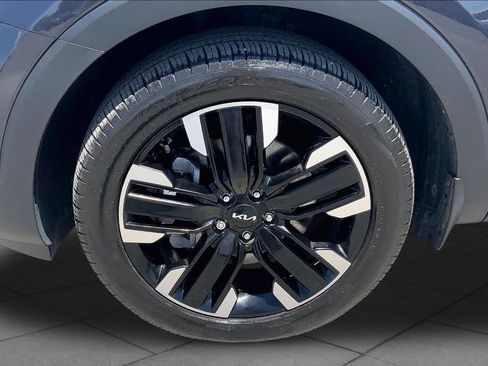Used 2025 Kia Telluride SX w/ SX Captain's Chair Package FWD image 11