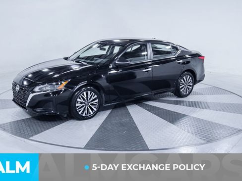 Used 2025 Nissan Altima 2.5 SV FWD image 3