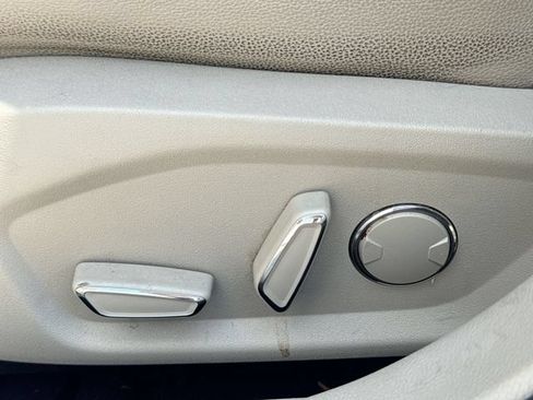 Used 2019 Ford Fusion SEL FWD image 12
