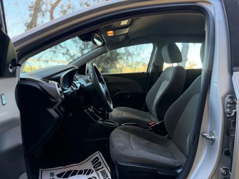 Used 2020 Chevrolet Sonic LT image 3