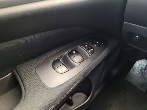 Used 2017 Nissan Pathfinder SV AWD/4WD image 27