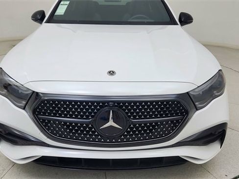 Used 2024 Mercedes-Benz E 450 4MATIC Sedan w/ Airmatic Package image 9