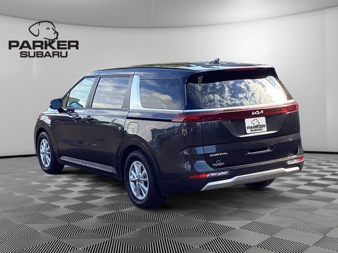Used 2024 Kia Carnival LX FWD image 3