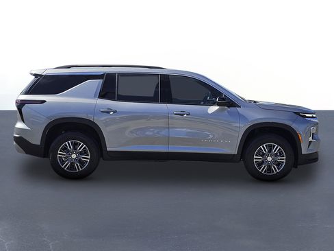 New 2026 Chevrolet Traverse LT w/ Driver Confidence Package FWD image 4