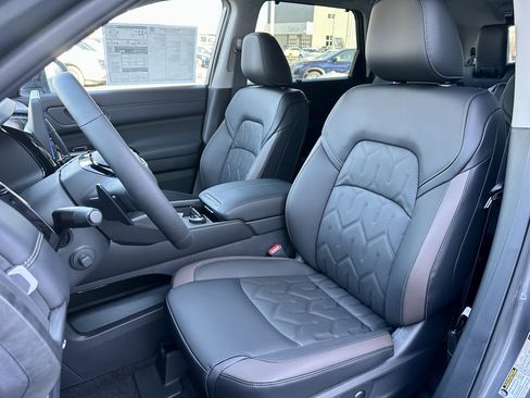 New 2026 Nissan Pathfinder Platinum image 32