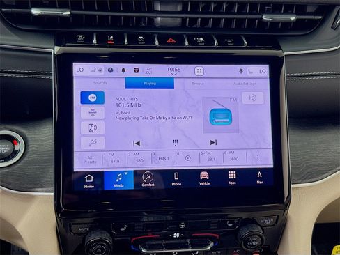 New 2025 Jeep Grand Cherokee Limited image 15