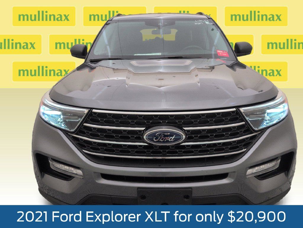 Used 2021 Ford Explorer XLT w/ Equipment Group 202A RWD image 14
