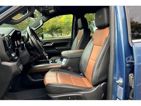 Used 2025 Chevrolet Silverado 3500 High Country w/ Technology Package image 25