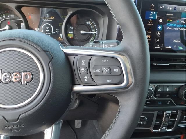 Used 2025 Jeep Wrangler Unlimited Sahara AWD/4WD image 24
