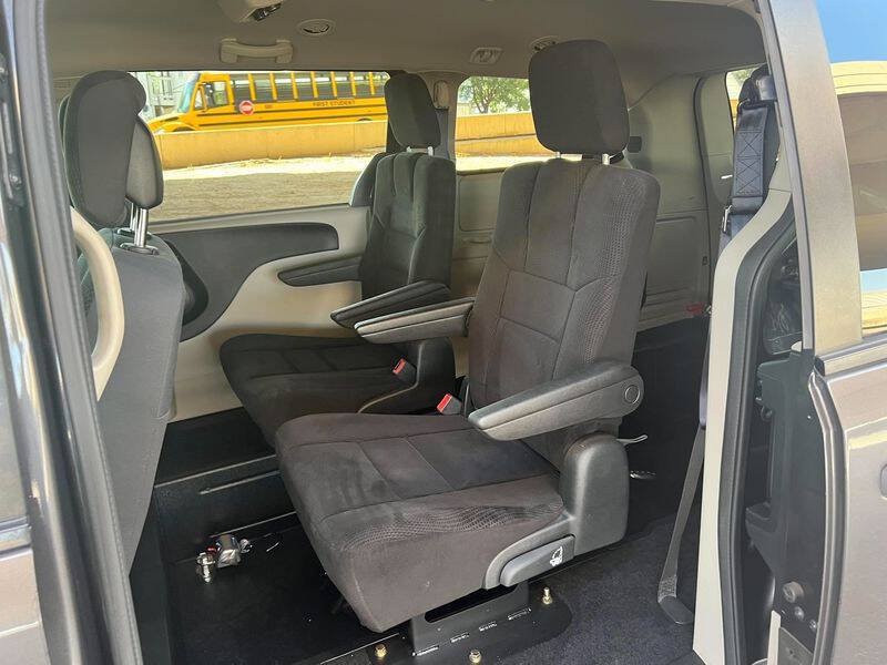 Used 2019 Dodge Grand Caravan SE w/ UConnect Hands-Free Group FWD image 31