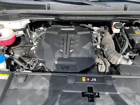 Used 2023 Kia Carnival EX FWD image 8