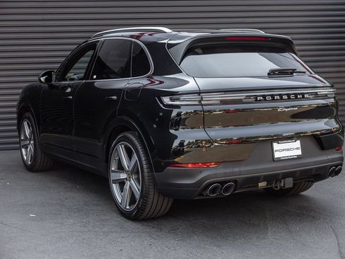 Certified 2024 Porsche Cayenne AWD/4WD image 3