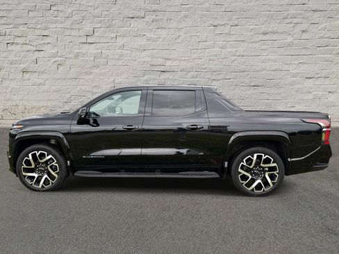 Used 2025 Chevrolet Silverado EV RST image 8