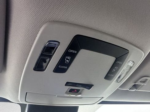 Used 2024 Toyota Sienna LE AWD/4WD image 31