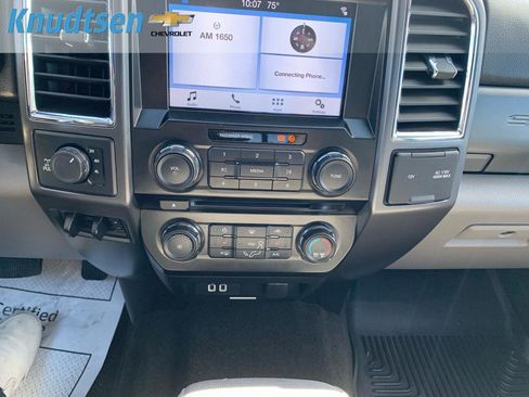 Used 2017 Ford F250 XLT w/ XLT Premium Package AWD/4WD image 24
