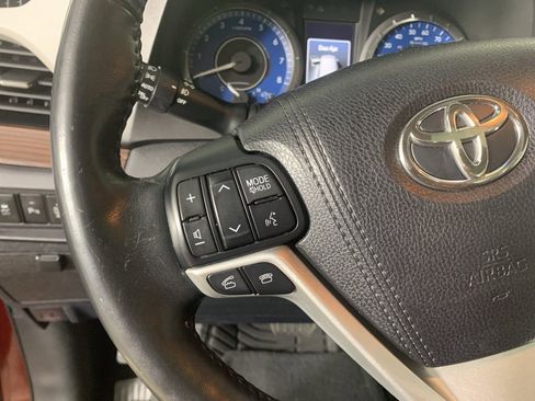 Used 2017 Toyota Sienna Limited Premium image 19