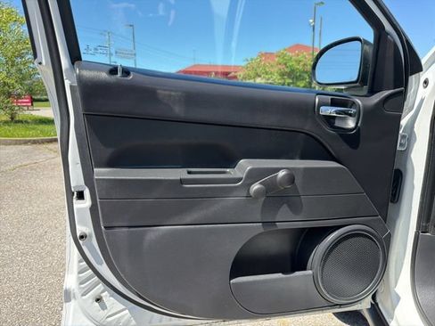 Used 2014 Jeep Compass Sport FWD image 15