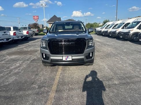 Used 2023 GMC Yukon XL Denali AWD/4WD image 3