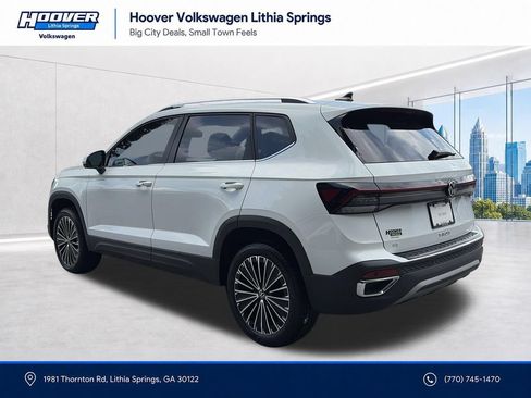 Certified 2025 Volkswagen Taos SE FWD image 23
