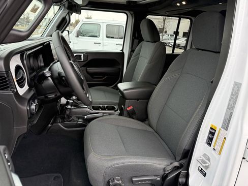 Used 2025 Jeep Gladiator Sport image 32