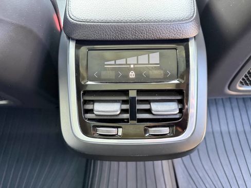 Used 2018 Volvo XC90 T6 Momentum w/ Convenience Package image 28