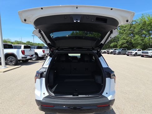 New 2026 Chevrolet Equinox RS w/ Convenience Package III FWD image 32