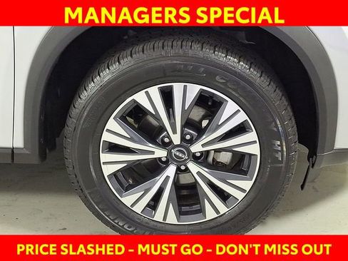 Used 2023 Nissan Rogue SV image 9