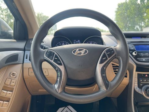 Used 2013 Hyundai Elantra GLS w/ Preferred Pkg FWD image 16