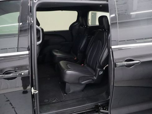 Used 2025 Chrysler Pacifica Select FWD image 25