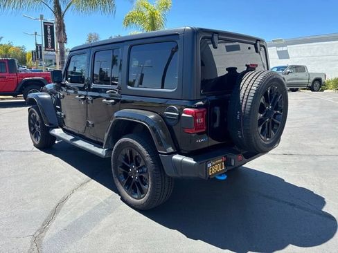 Used 2022 Jeep Wrangler Unlimited Sahara w/ Cold Weather Group AWD/4WD image 10