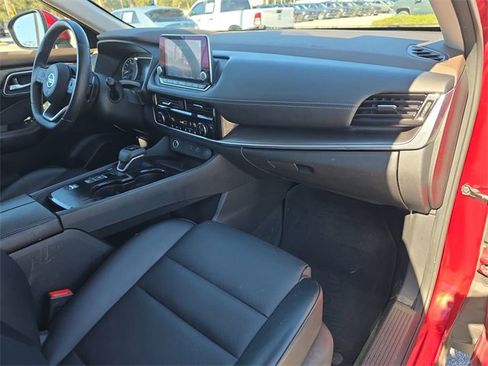 Used 2021 Nissan Rogue SV w/ Premium Package image 11