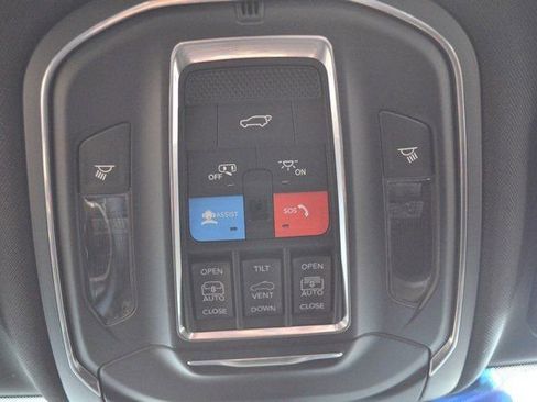 New 2025 Jeep Grand Cherokee Limited w/ Black Appearance Package image 29