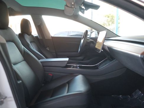 Used 2020 Tesla Model 3 Standard Range Plus image 24