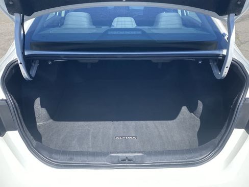 Used 2024 Nissan Altima 2.5 SV FWD image 43