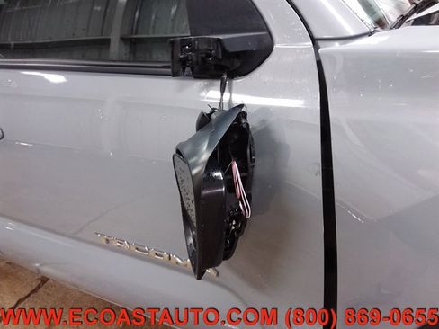Used 2018 Toyota Tacoma TRD Off-Road image 20