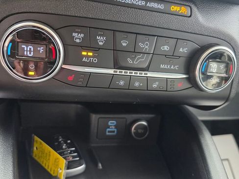 Used 2020 Ford Escape Titanium image 18