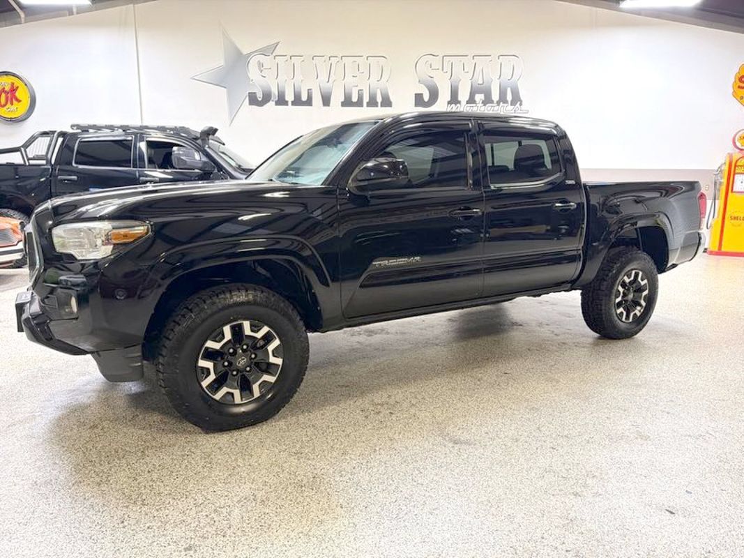 Used 2020 Toyota Tacoma SR5 RWD image 1