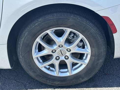 Used 2024 Chrysler Pacifica Touring-L image 18