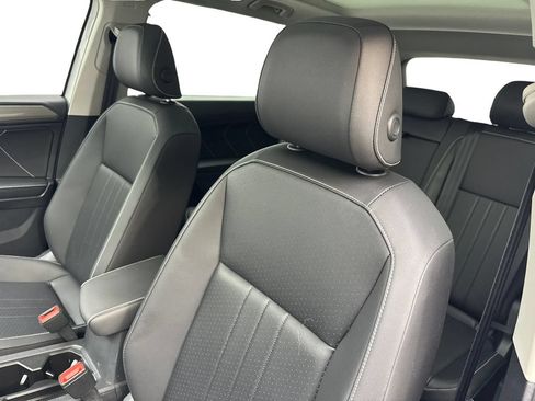 Used 2023 Volkswagen Tiguan SE w/ Panoramic Sunroof Package FWD image 26