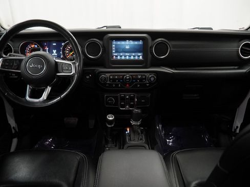 Used 2019 Jeep Wrangler Unlimited Sahara w/ Cold Weather Group image 28