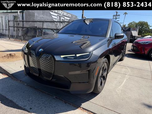 Used 2024 BMW iX xDrive50 w/ Premium Package AWD/4WD image 3