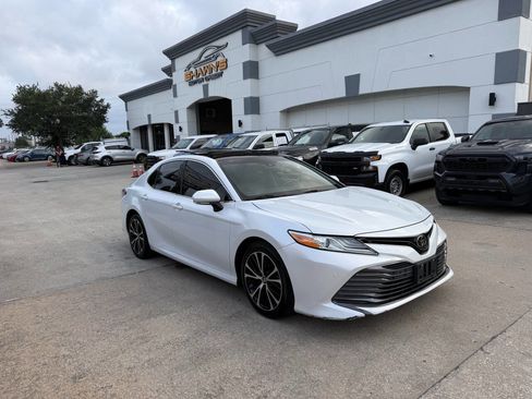 Used 2018 Toyota Camry XLE FWD image 39
